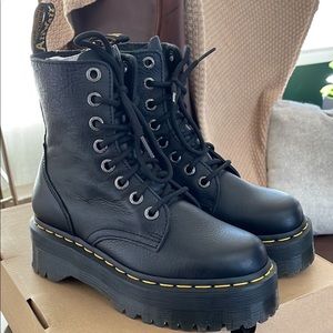 Dr. Martens Jadon III, Size 5